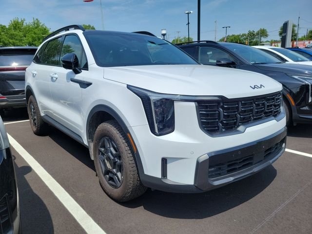 Used 2025 White Kia X-Pro SX Prestige image 1