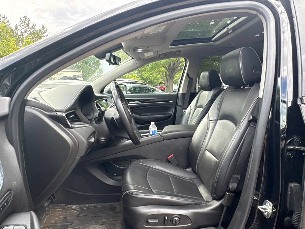 Used 2019 Includes Spectra Gray lower exterior accent color.) Buick Avenir image 10