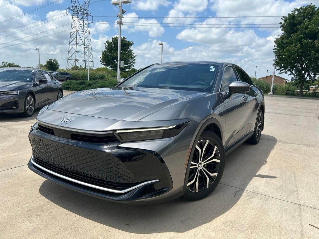 Used 2024  Toyota Limited image 1