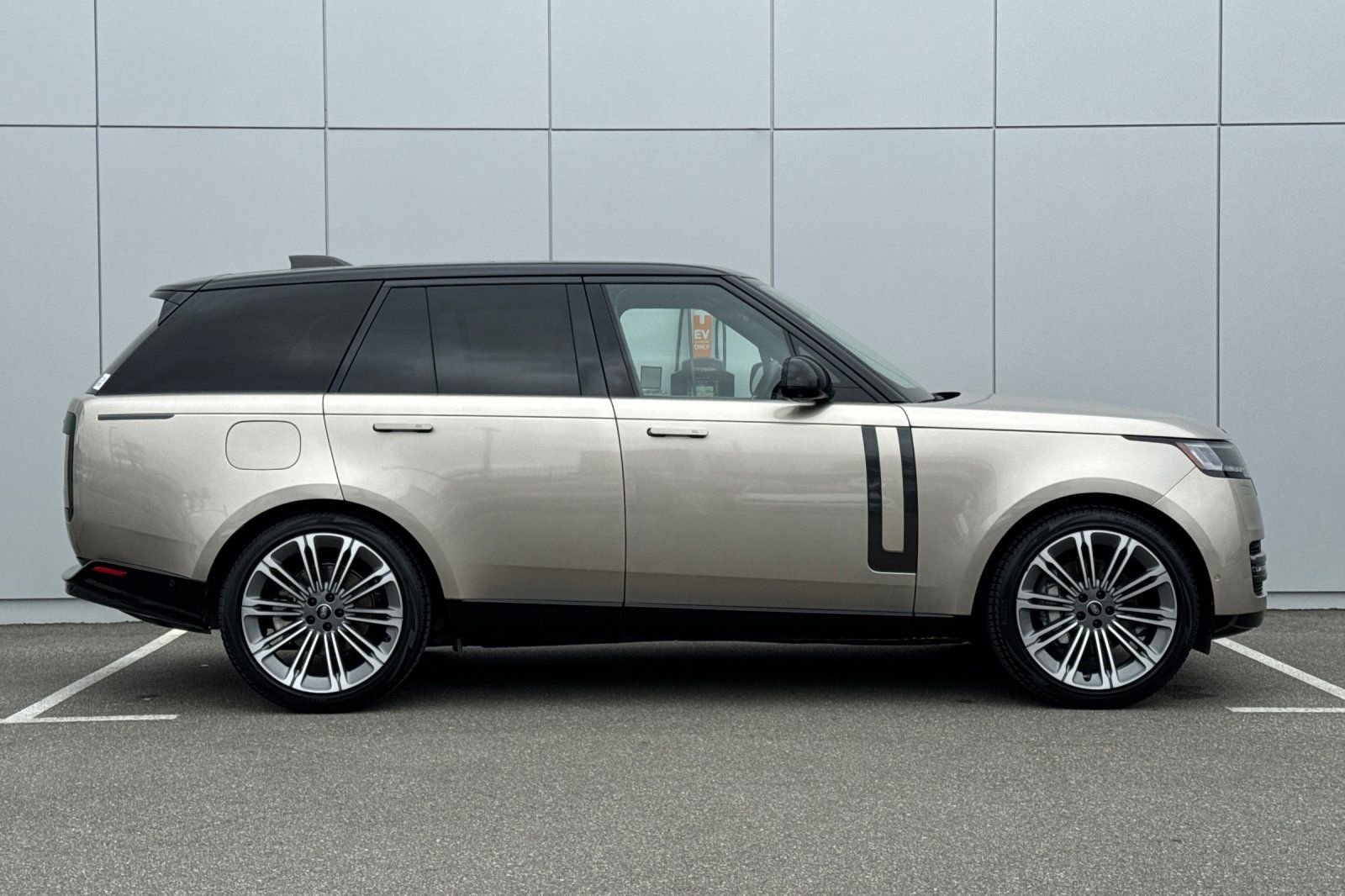 2024 Land Rover Range Rover SE - Photo 6