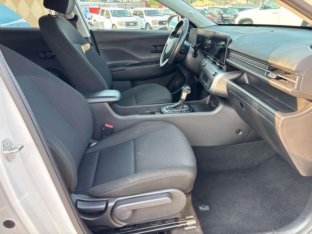 Used 2024 White Hyundai SEL image 17