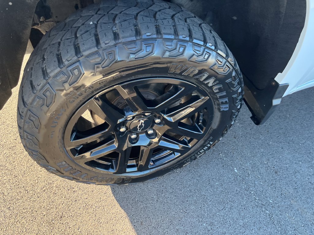 Used 2023 White Chevrolet Custom Trail Boss image 9