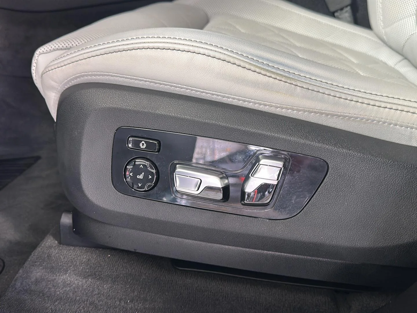 Used 2024 Blue Ridge Mountain Metallic BMW xDrive40i image 11