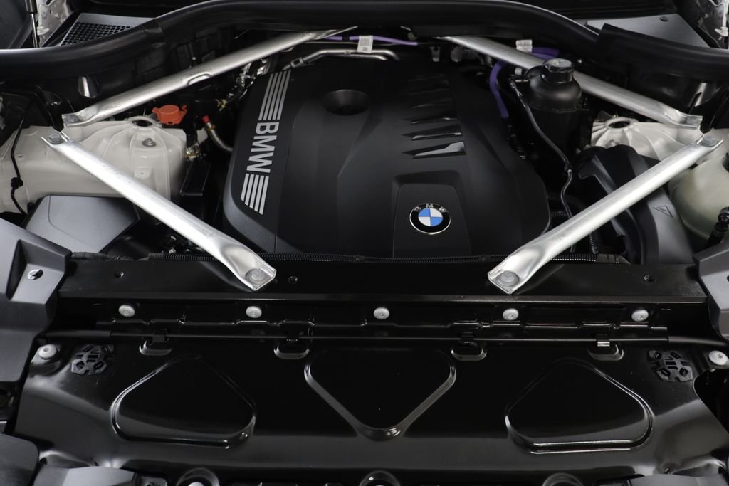 Certified Used 2026 Alpine White BMW xDrive40i image 22
