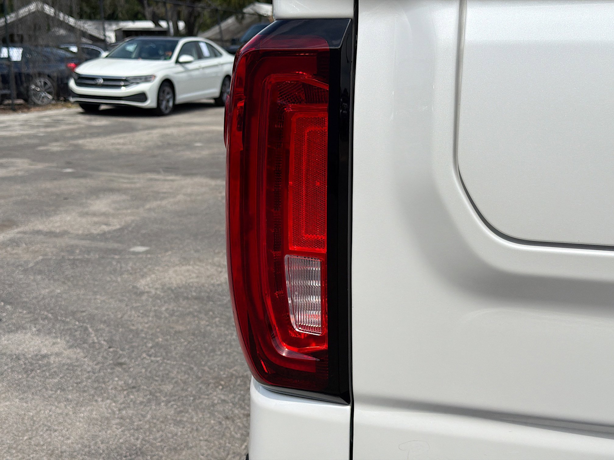 Used 2025 White Frost Tricoat GMC Denali image 10
