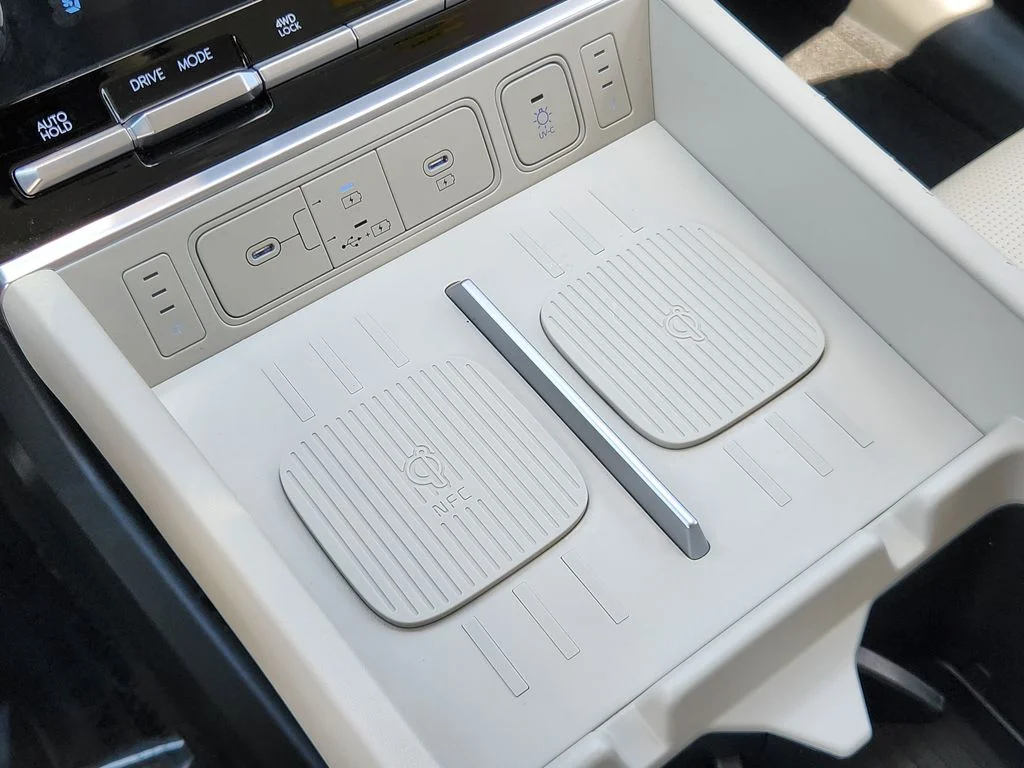 Used 2025 Serenity White Hyundai Calligraphy image 32