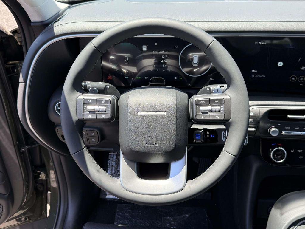 New 2026 Titan Green Hyundai SEL 8P image 17