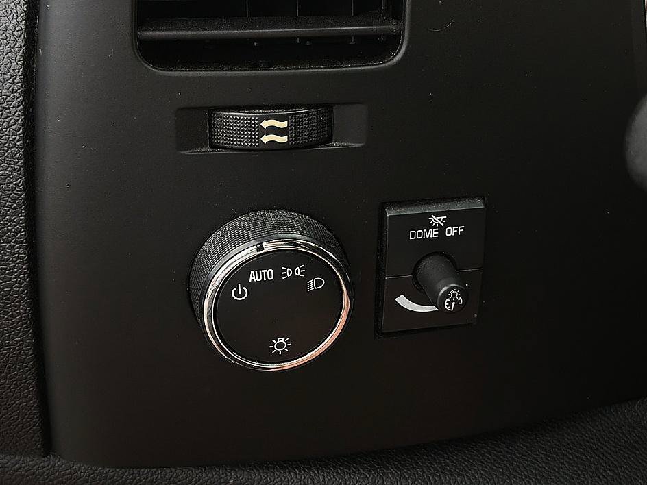 Used 2010 Sheer Silver Metallic Chevrolet LT image 20