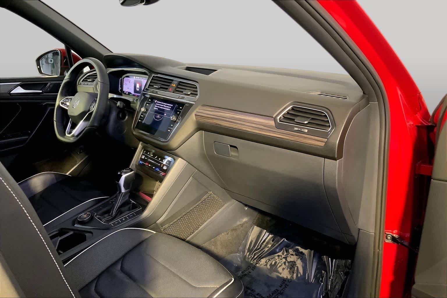 Used 2024 Kings Red Metallic Volkswagen SEL R-Line image 19