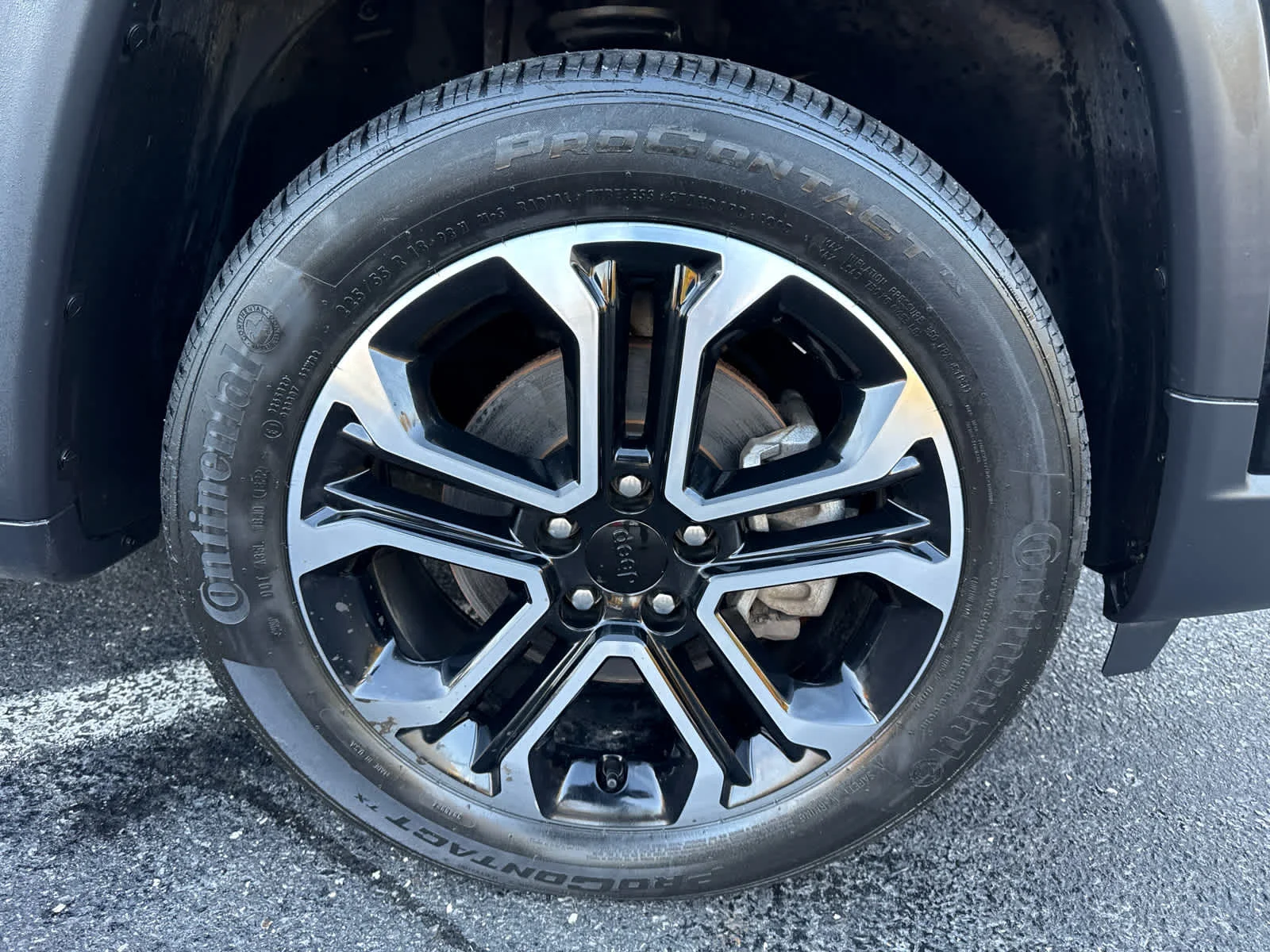 Used 2022 Diamond Black Crystal Pearlcoat Jeep Limited image 10