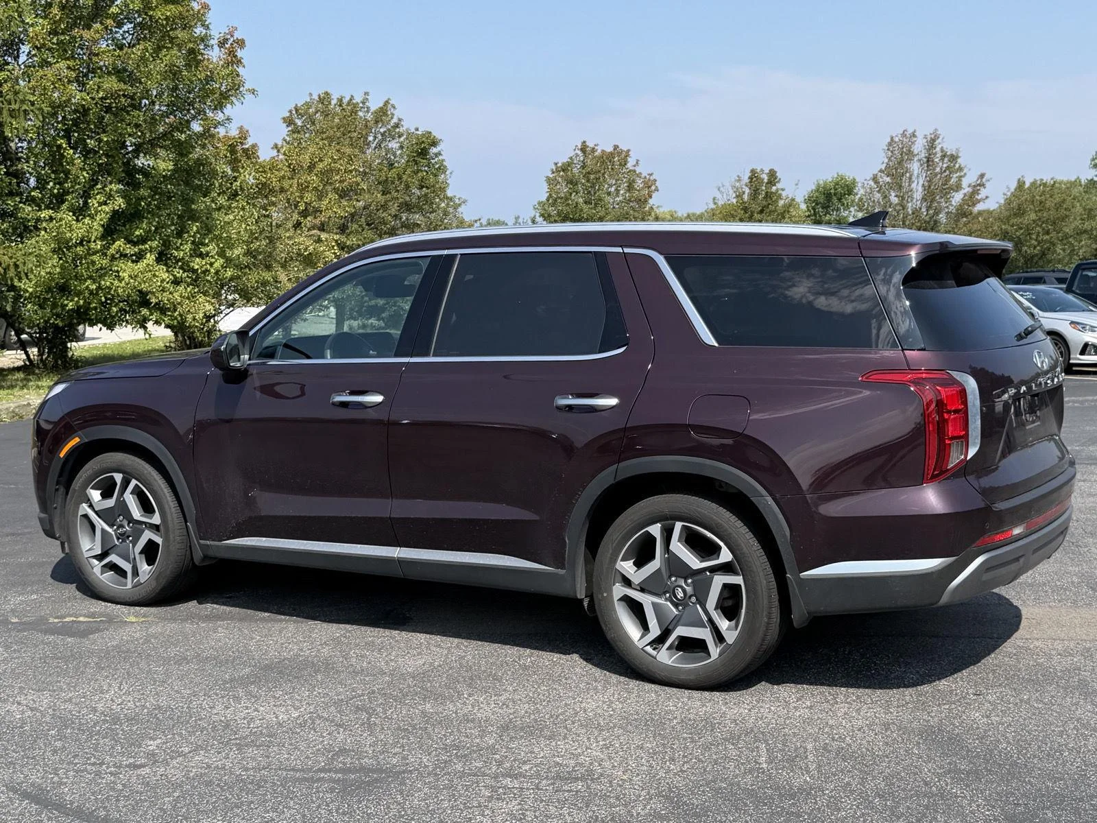 Used 2023 Sierra Burgundy Hyundai Limited image 5