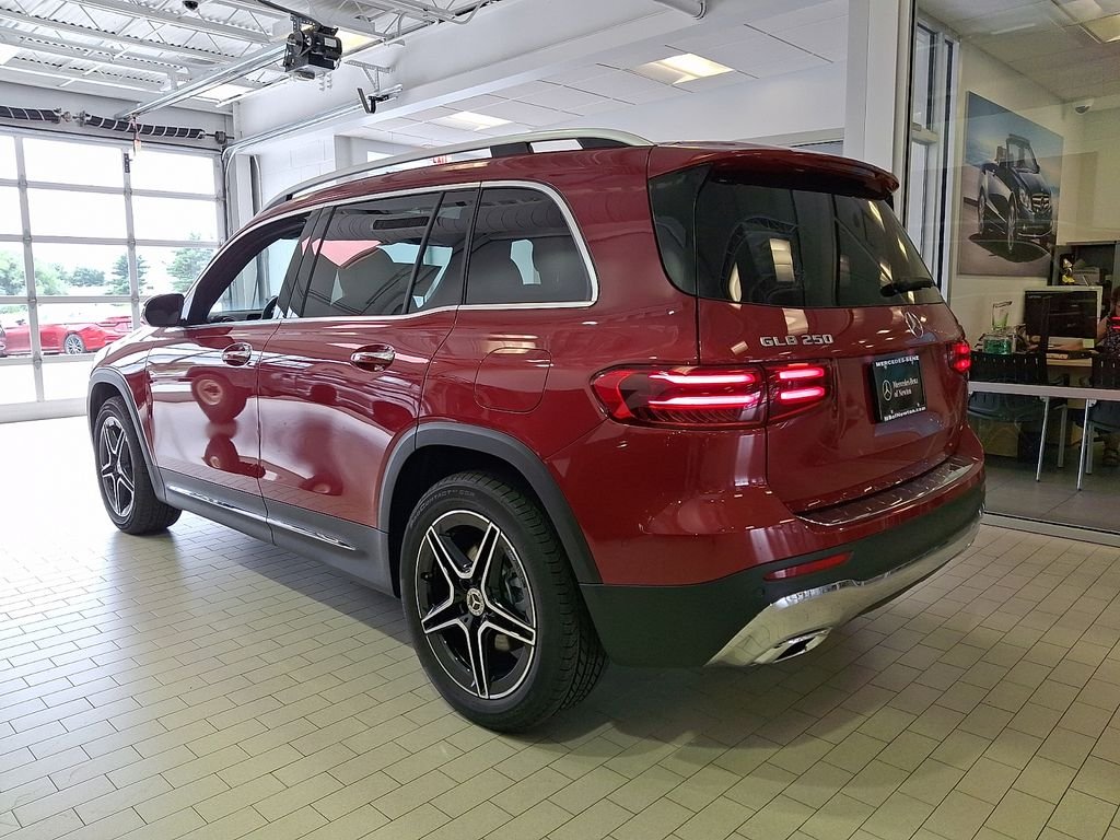 New 2026 MANUFAKTUR Patagonia Red Metallic Mercedes-Benz GLB 250 image 3