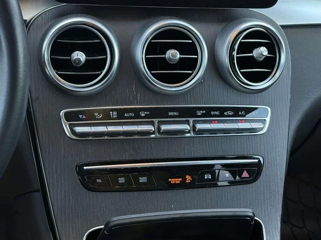 Used 2022  Mercedes-Benz GLC 300 image 19