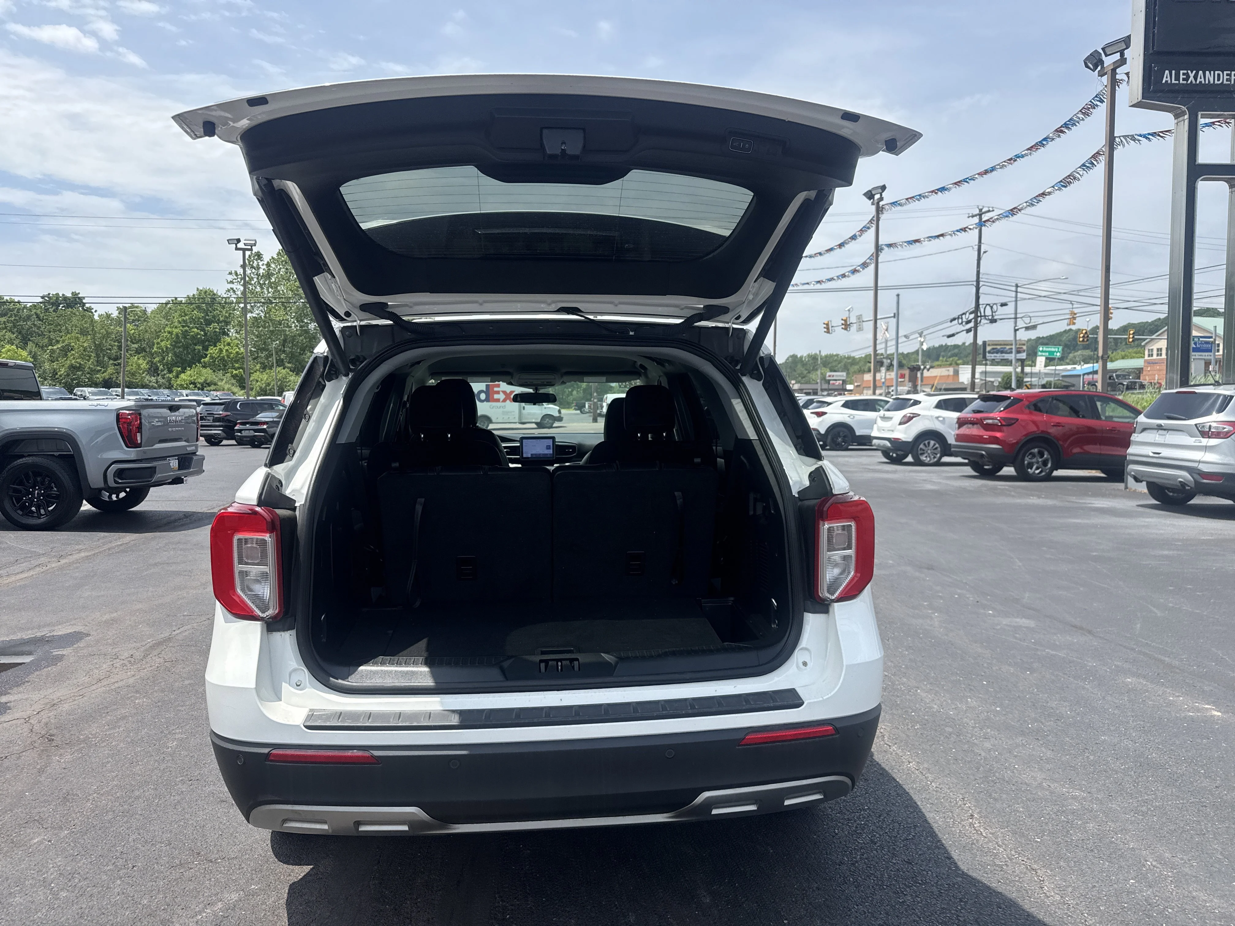 Used 2023 Star White Metallic Tri-Coat Ford XLT image 5