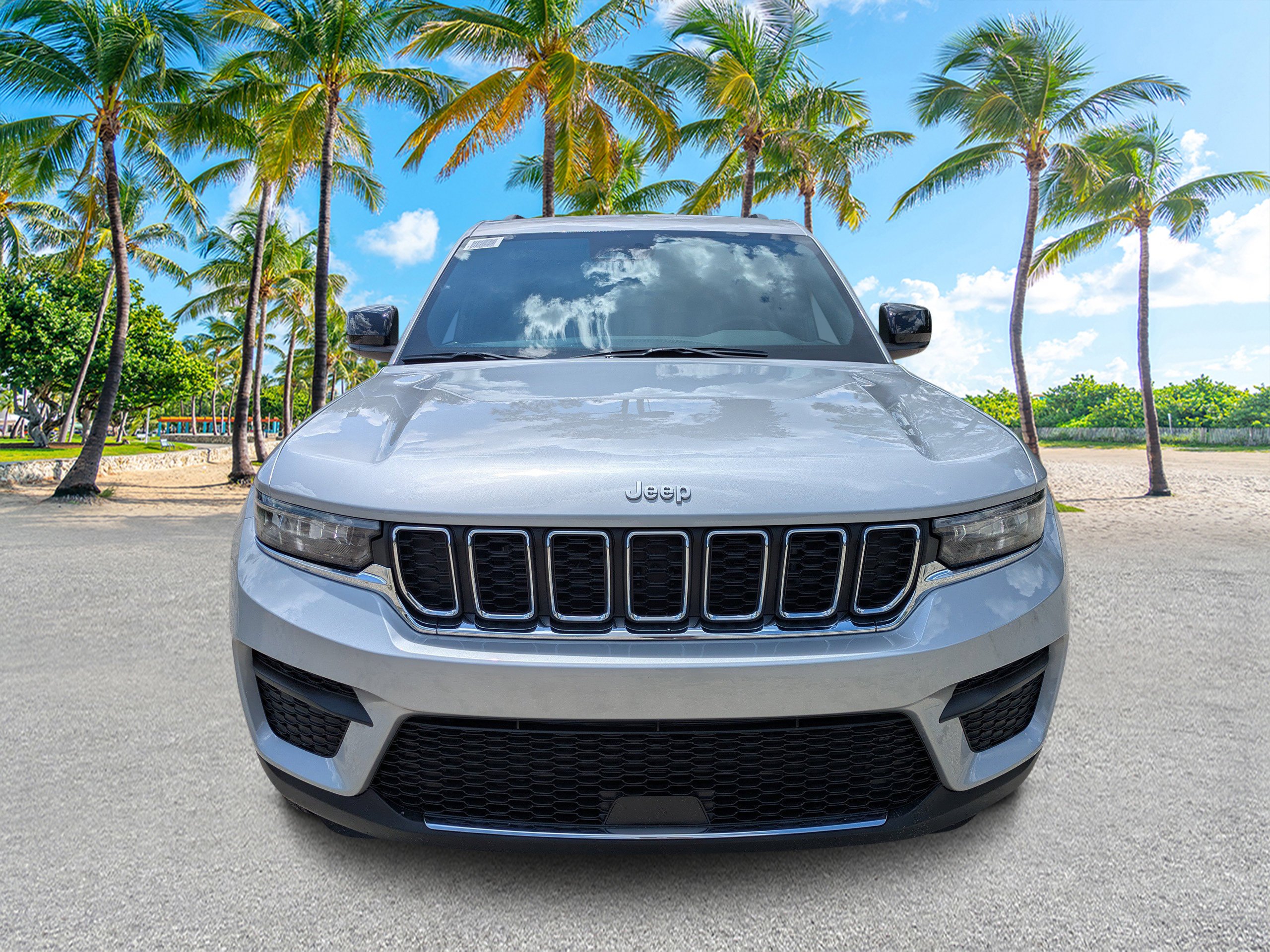 New 2026 Silver Zynith Exterior Paint Jeep Laredo X image 8