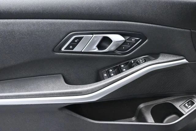 Used 2020 Black BMW 330i image 6