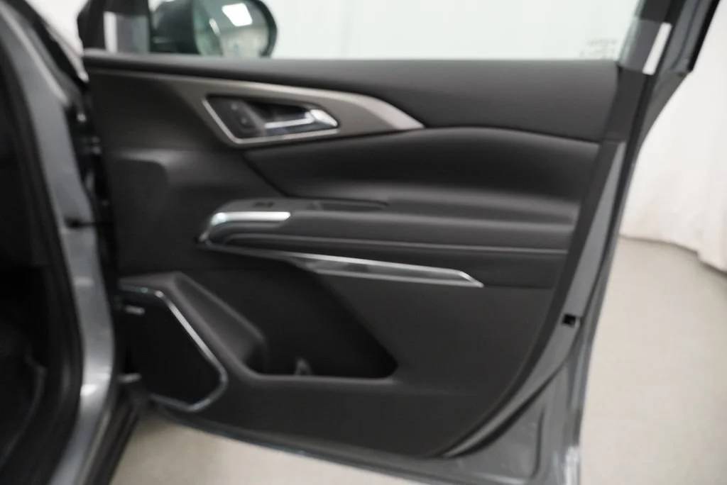 New 2027 Sterling Gray Metallic Chevrolet LT image 28