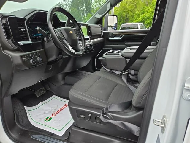 Used 2024 Summit White Chevrolet LT image 11