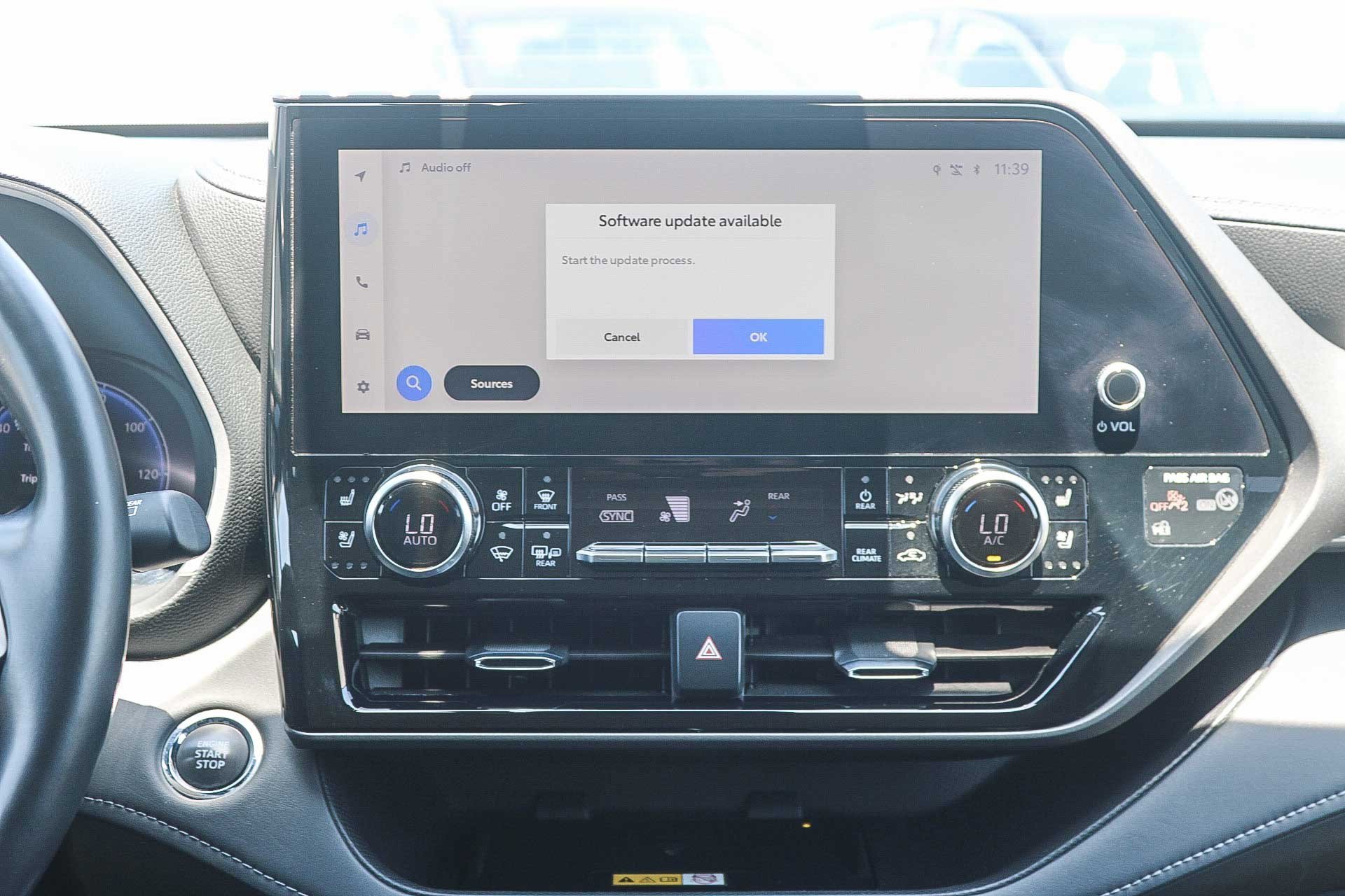 Used 2023 Wind Chill Pearl Toyota Limited image 14