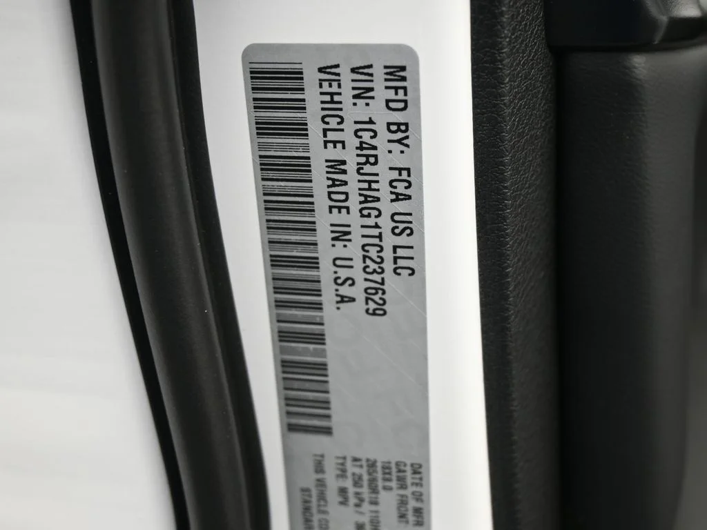 New 2026 Bright White Clear-Coat Exterior Paint Jeep Laredo X image 18