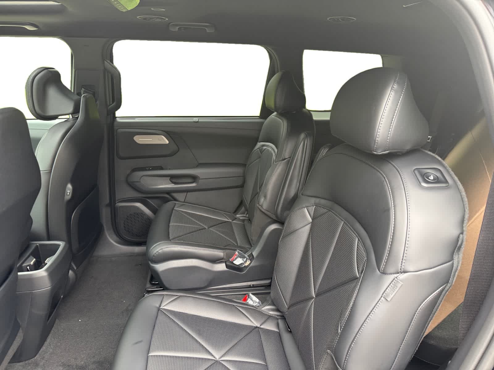 New 2027 Ebony Black Kia EX image 22