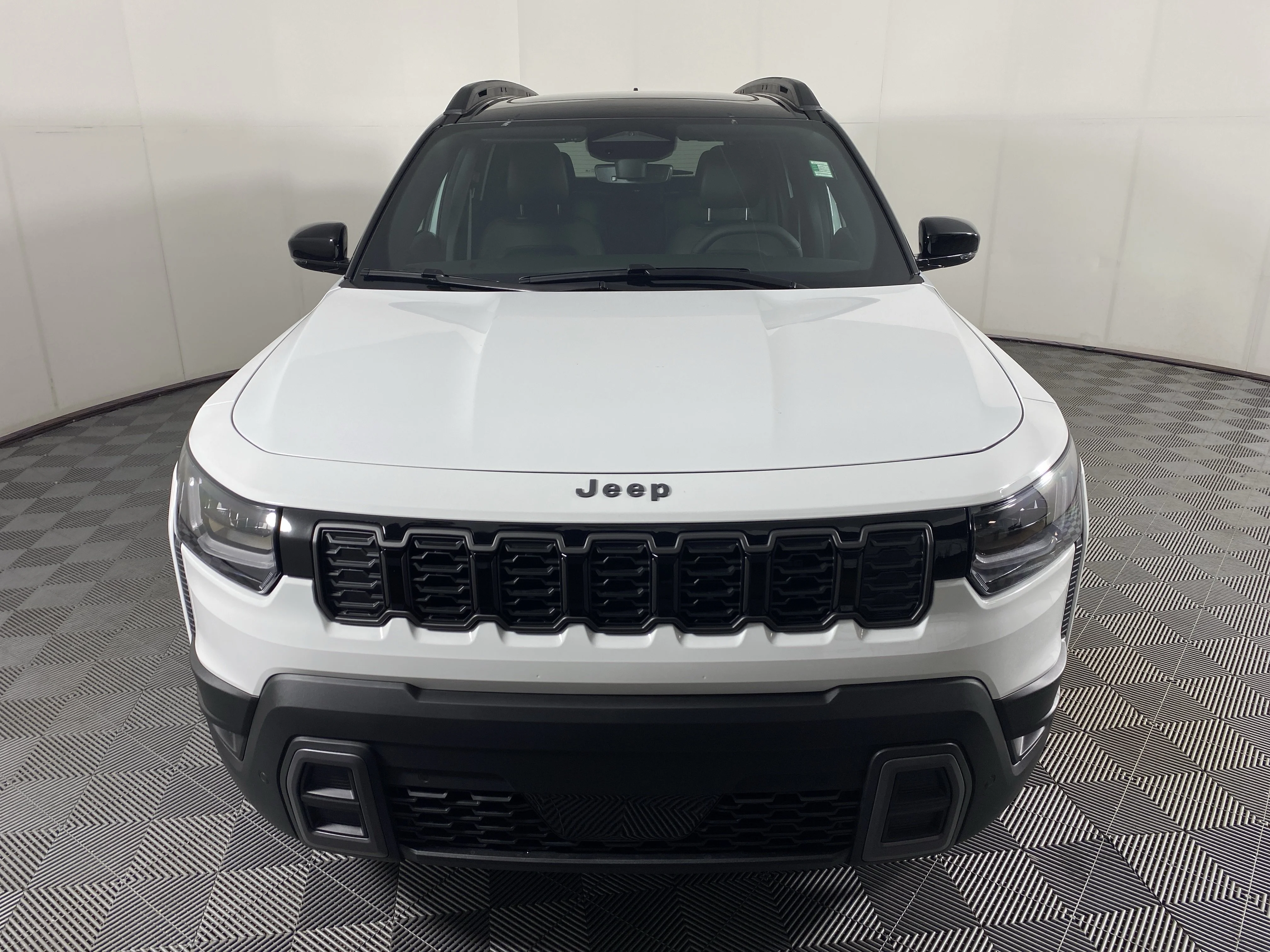 New 2026 Bright White Clear-Coat Exterior Paint Jeep Overland image 12