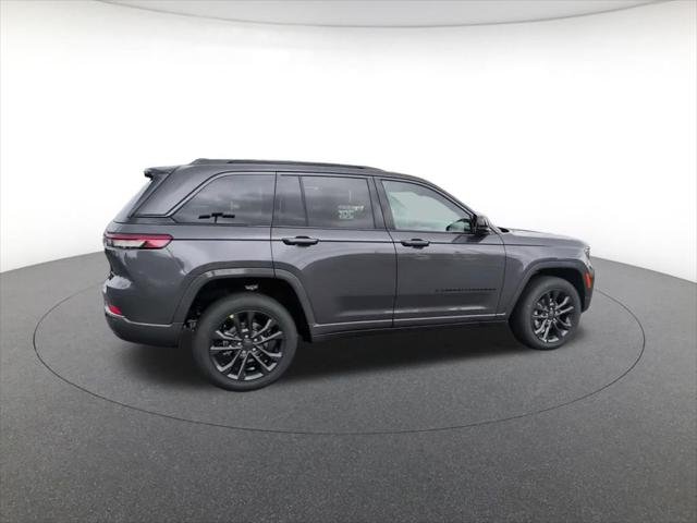 New 2026 Baltic Gray Metallic Clear-Coat Exterior Paint Jeep Limited image 6