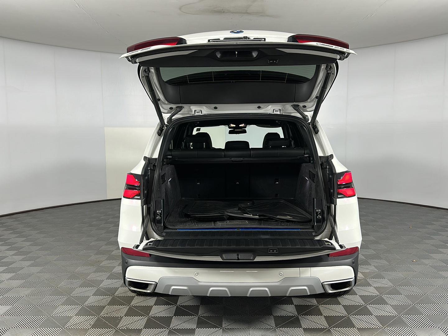 New 2026 Alpine White BMW xDrive50e image 23