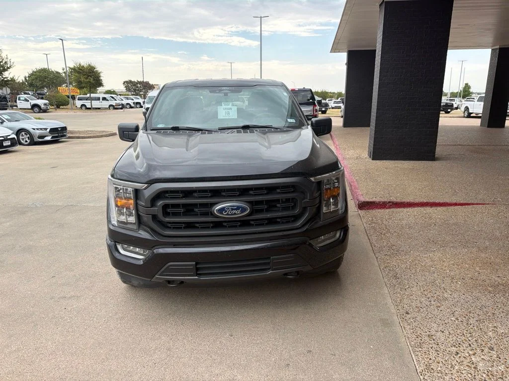 Used 2022 Black Ford XLT image 3
