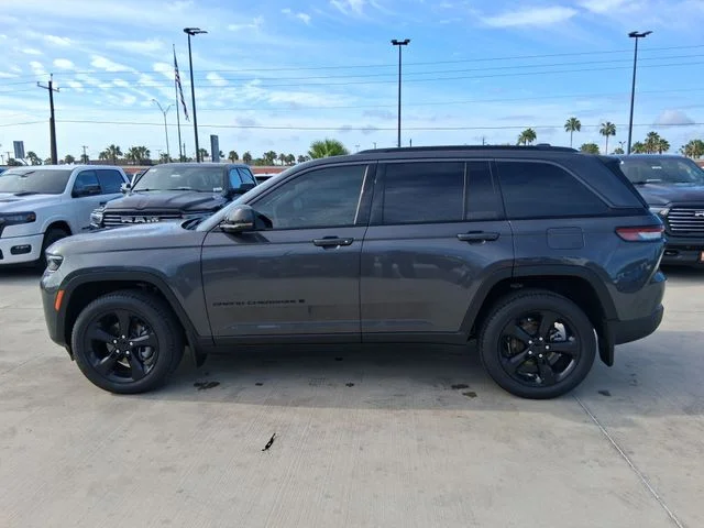 New 2026 Baltic Gray Metallic Clear-Coat Exterior Paint Jeep Limited image 4