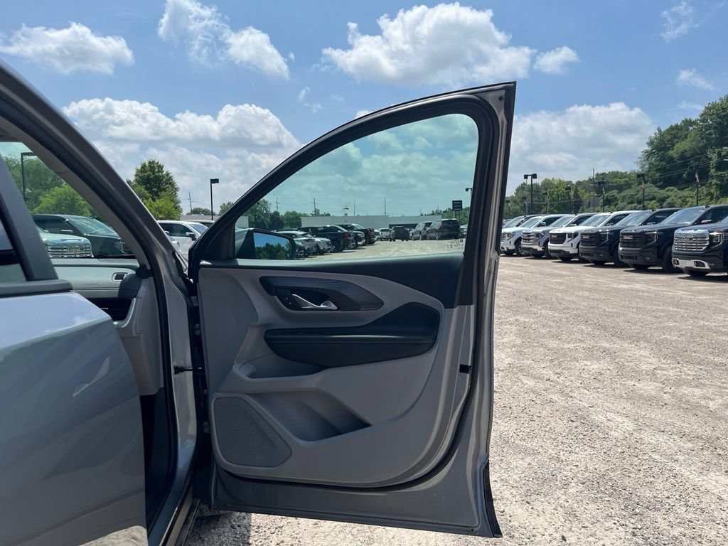 Used 2024 Sterling Metallic GMC SLE image 35