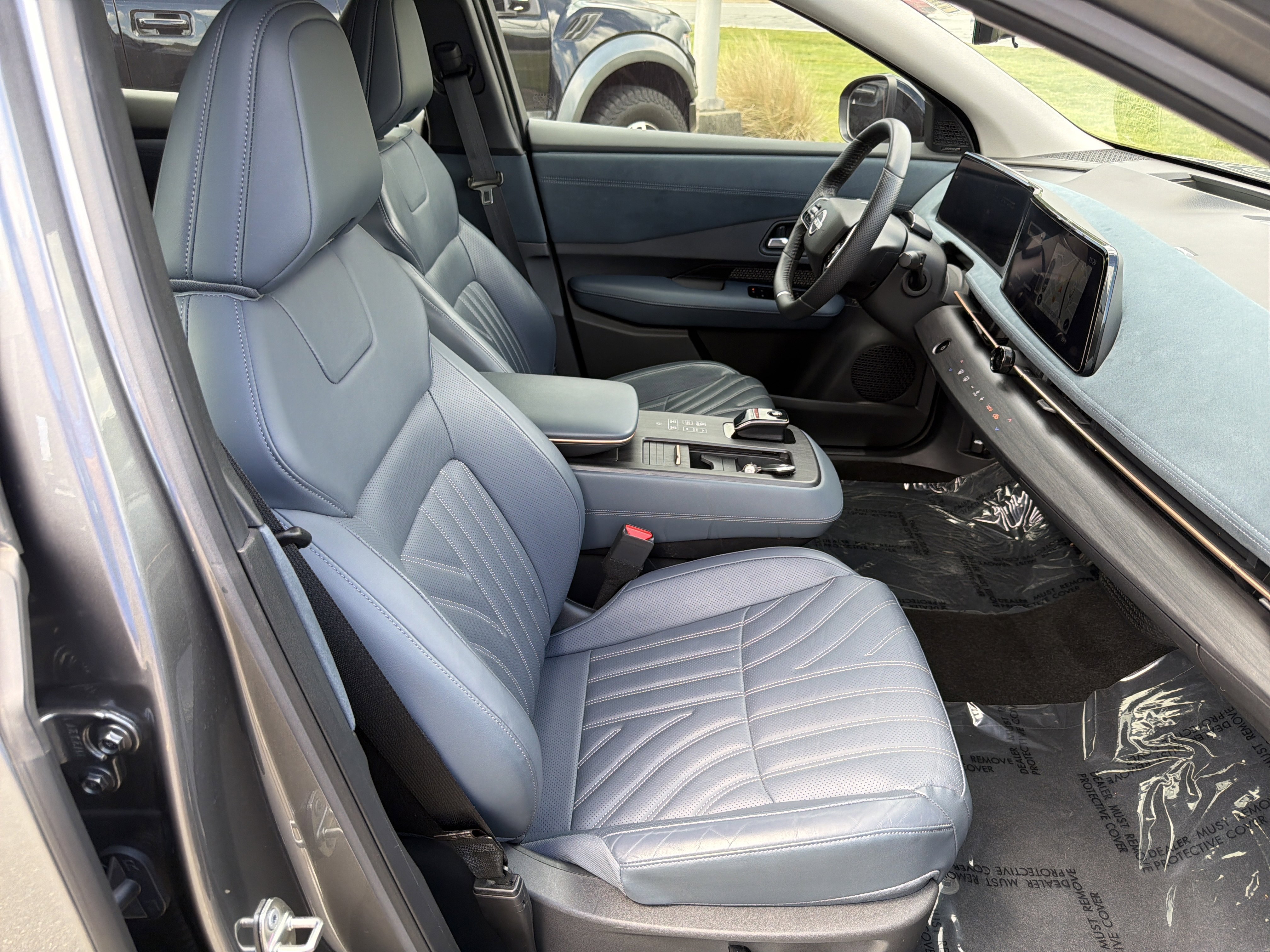 Used 2023  Nissan  image 15