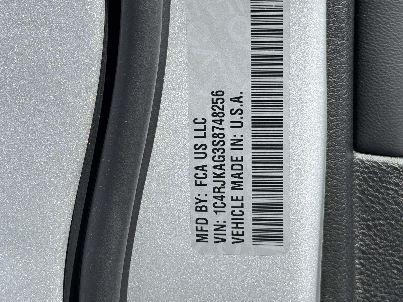 New 2025 Silver Zynith Exterior Paint Jeep Laredo X image 26