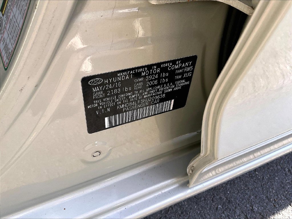 Used 2017 Beige Hyundai SE image 31