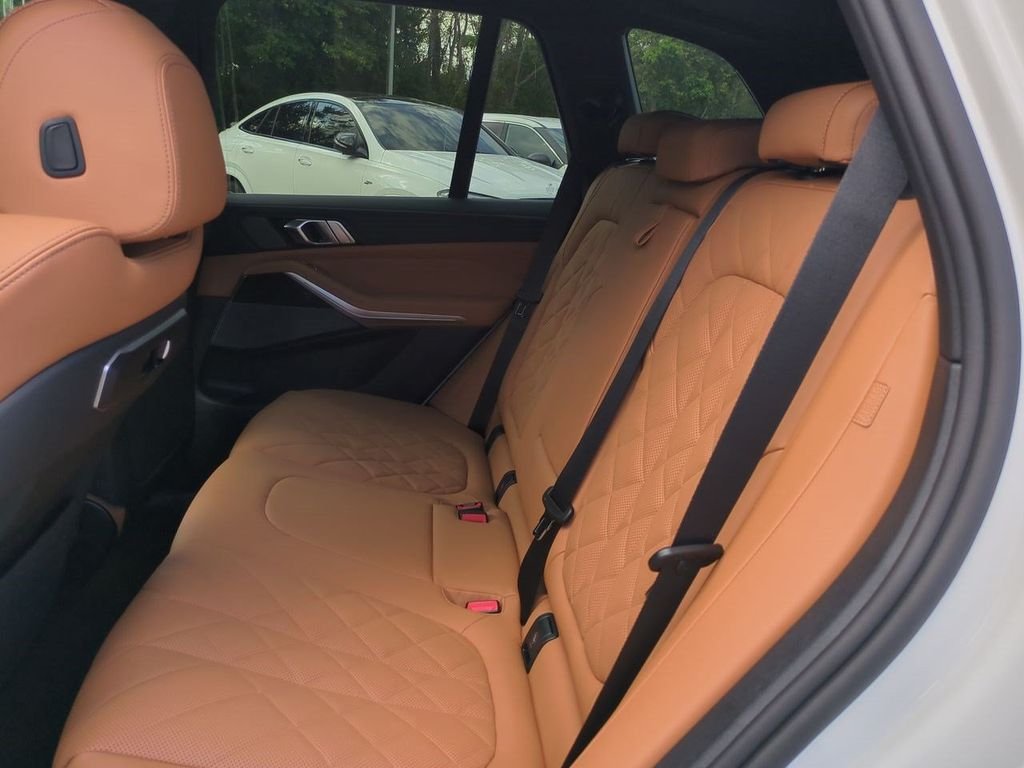 New 2026 Alpine White BMW xDrive40i image 14