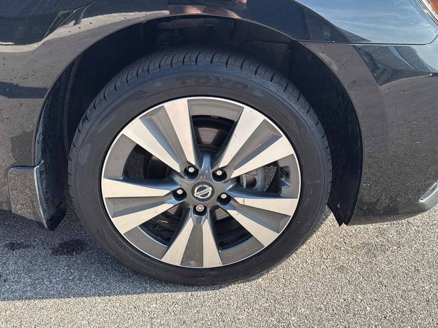 Used 2018 Super Black Nissan SL image 14