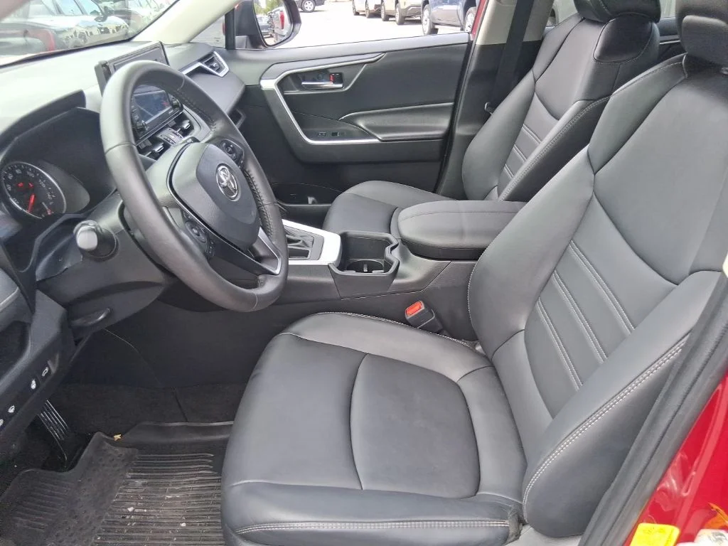 Used 2022 Red Toyota XLE Premium image 16