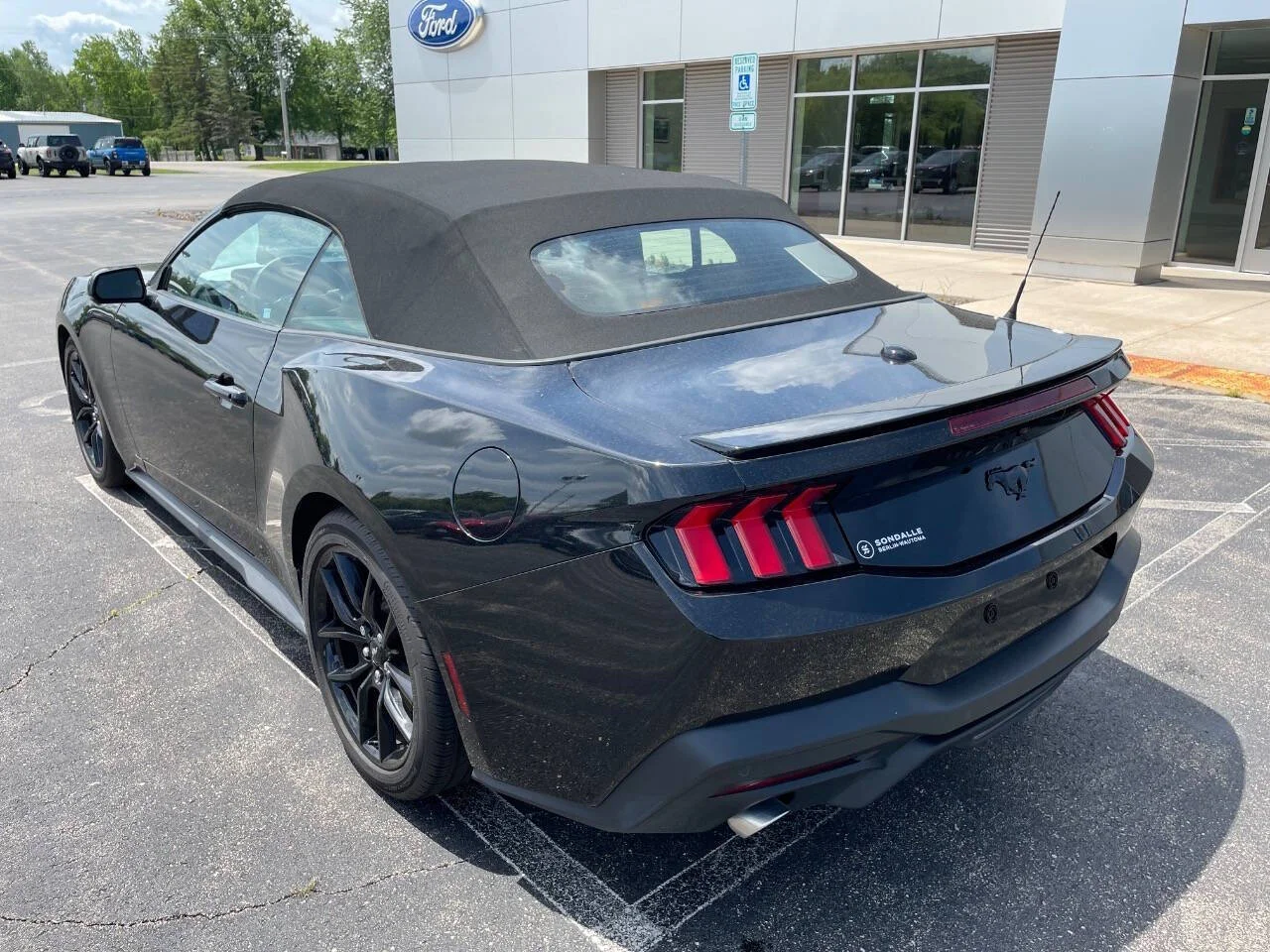 2025 Ford Mustang EcoBoost Premium - Photo 6