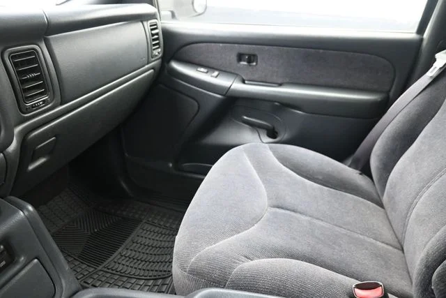 Used 2000  GMC SLE image 25