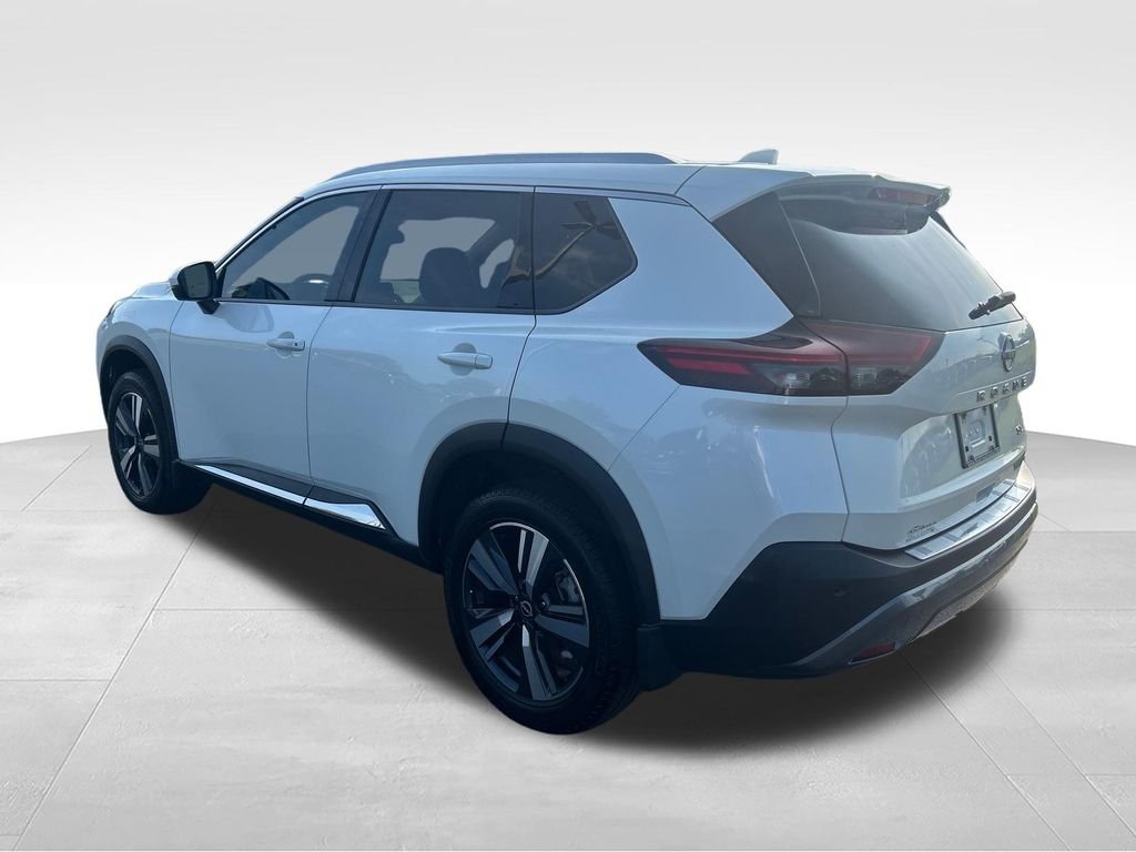 Used 2023 White Nissan SL image 3