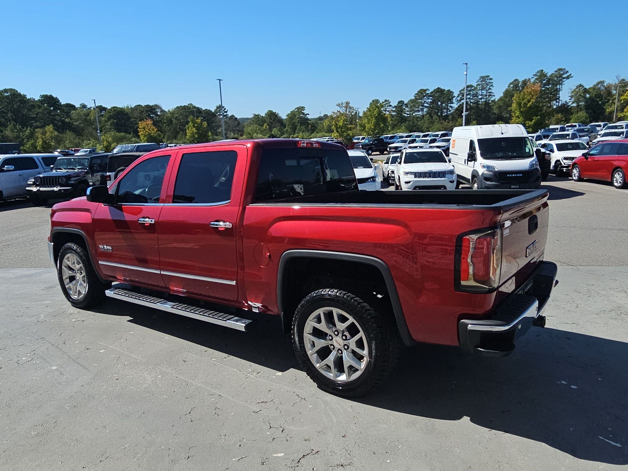 Used 2018 Red Quartz Tintcoat GMC SLT image 5