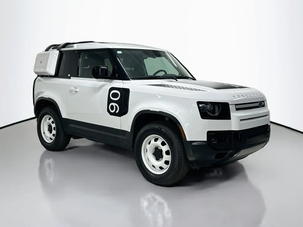 Used 2024 Fuji White Land Rover S image 7
