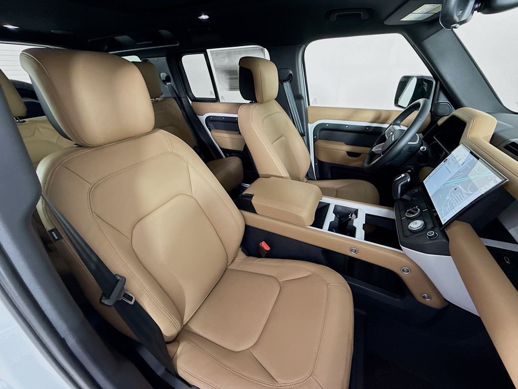 New 2026 Fuji White Land Rover X-Dynamic SE image 28