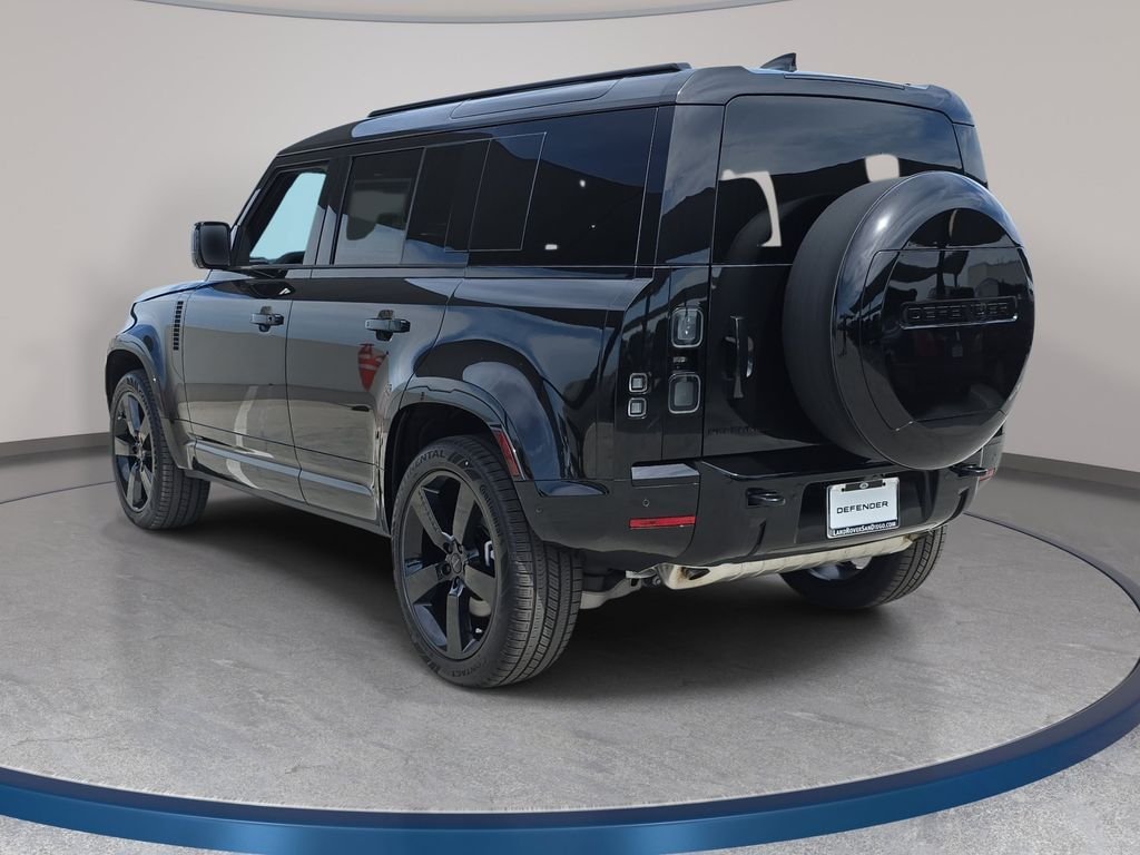New 2026 Black Land Rover X-Dynamic SE image 7