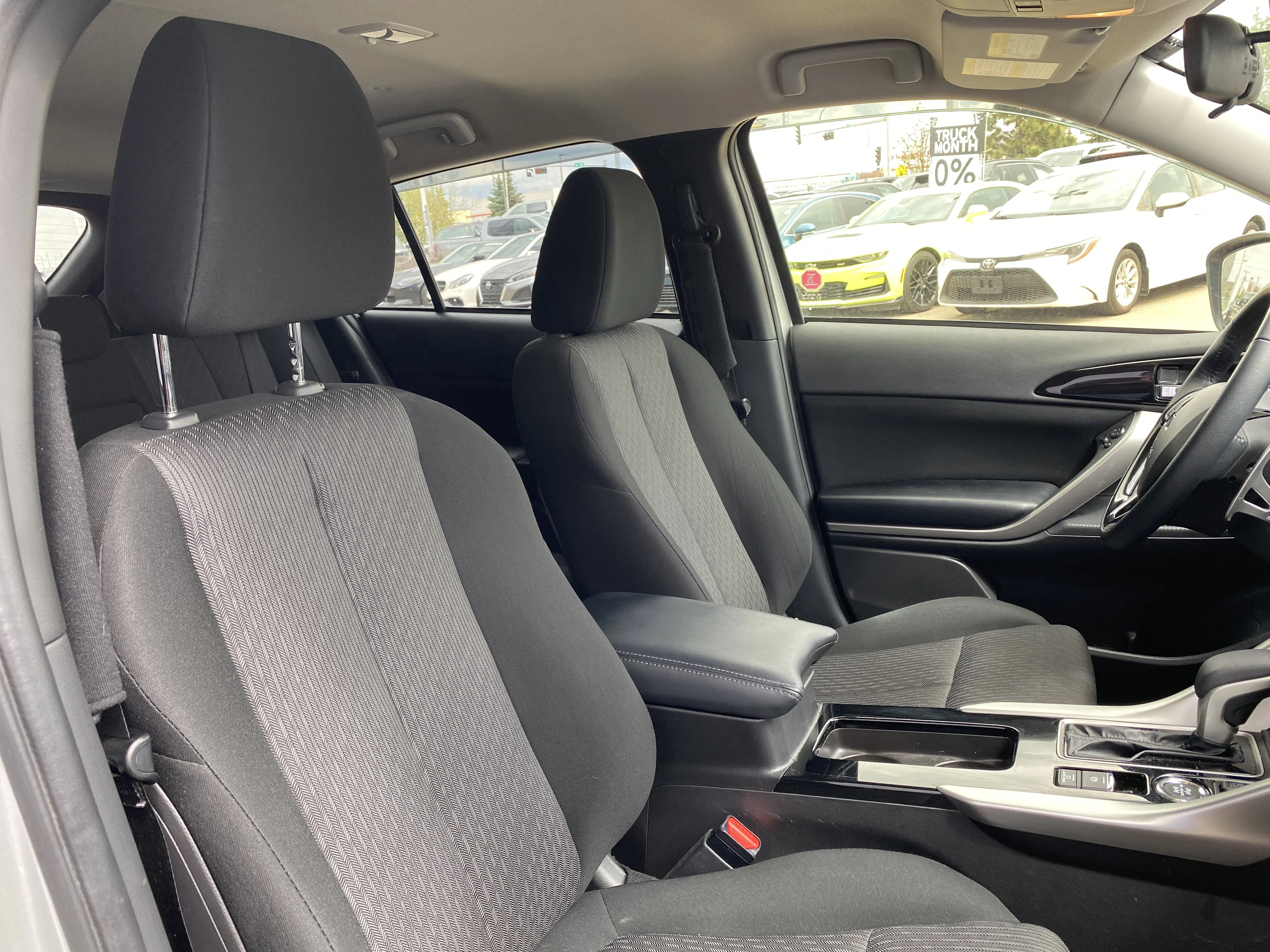 Certified Used 2024 Silver Mitsubishi SE S-AWC * RADAR * HEATED SEATS * POWER TAILGATE * image 20