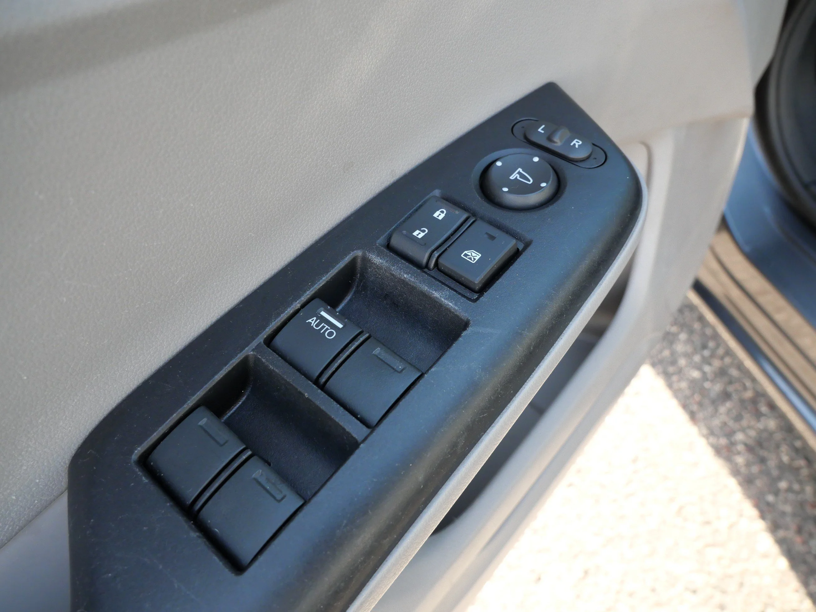 Used 2013 Polished Metal Metallic Honda LX image 13