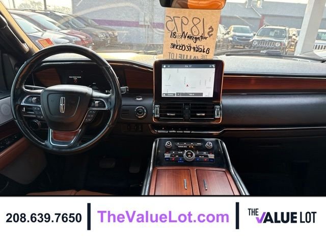 Used 2018 White Lincoln Reserve image 17