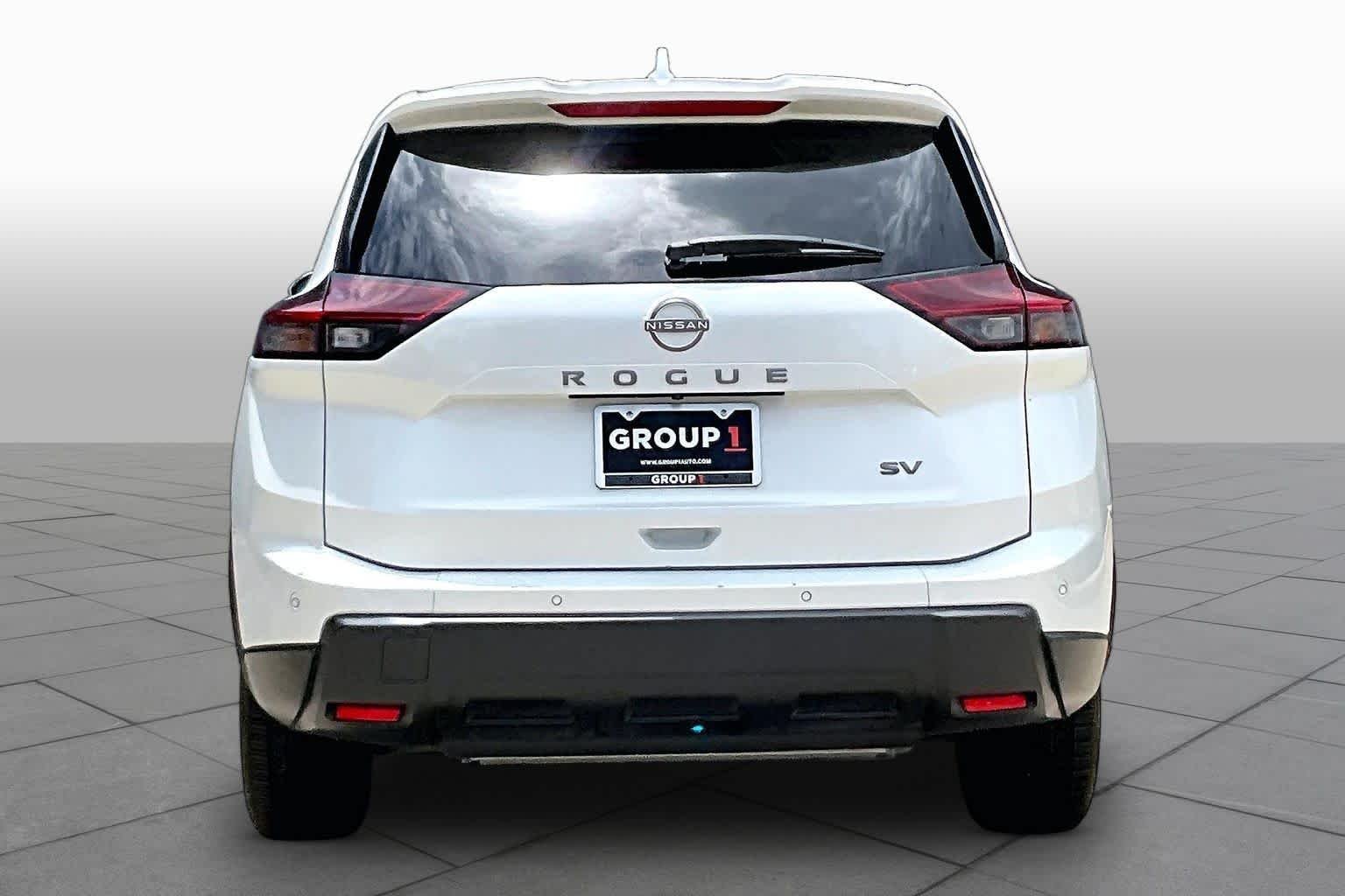 Used 2024 Everest White Pearl Nissan SV image 5