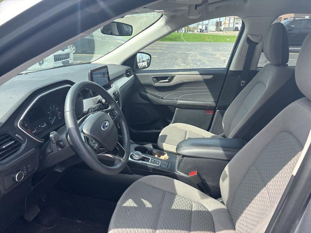 Used 2022 Silver Metallic Ford SE image 9