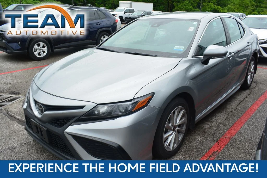 2024 Toyota Camry SE's photo